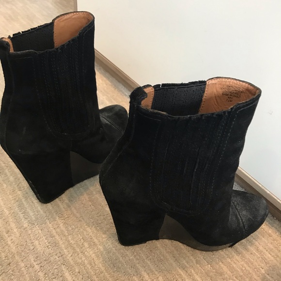 Shoes - Picture 2 of 7